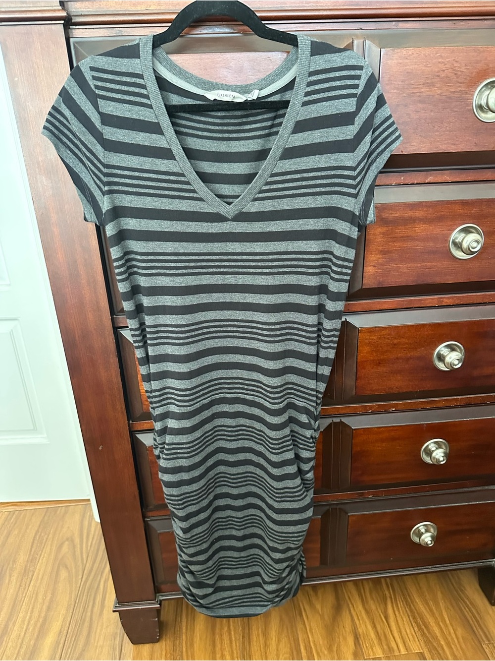 Athleta Sz Med Striped V-Neck Ruched Stretch Knit T-shirt Dress - Black & Gray